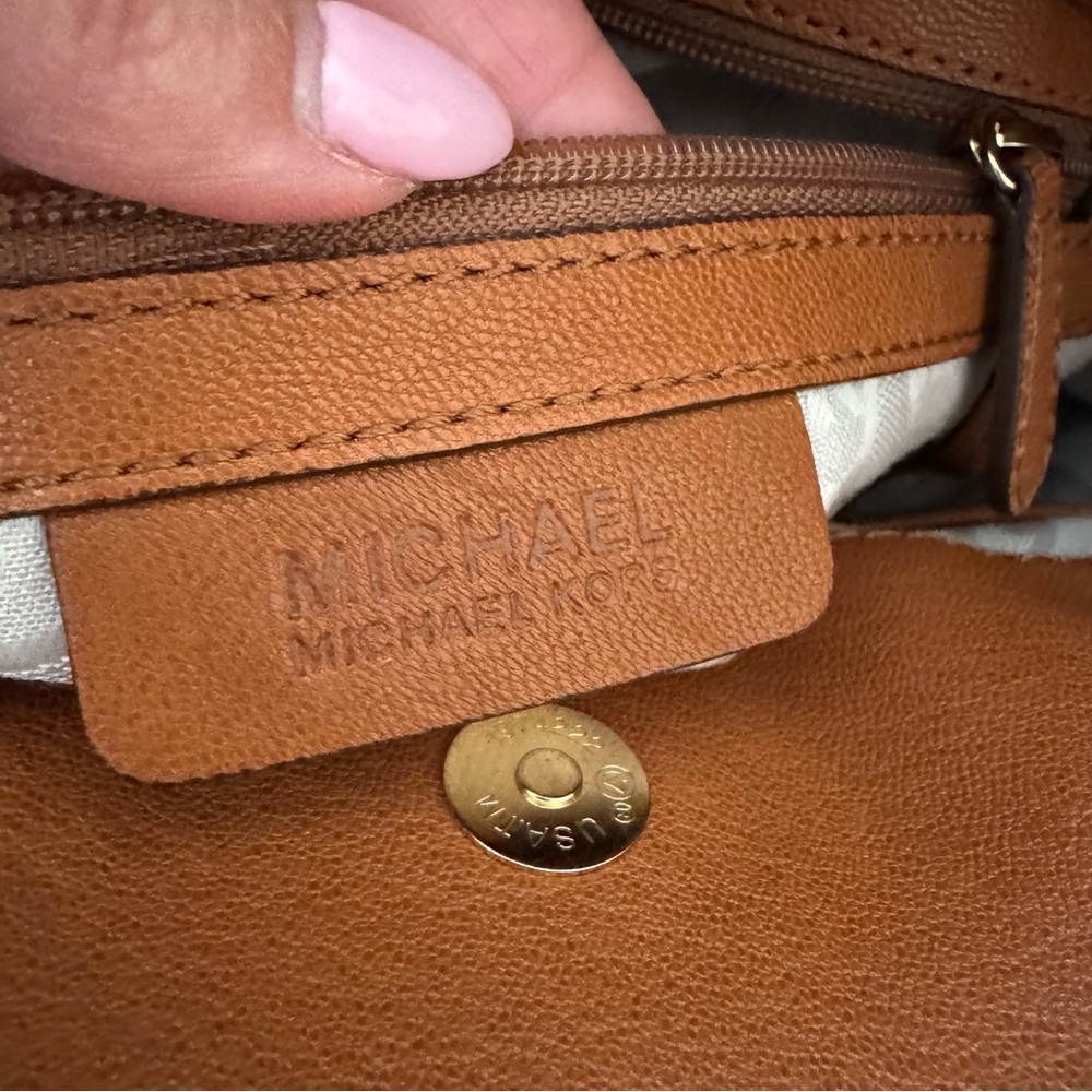 Michael Michael Kors Hamilton Soft Leather Bag - Picture 12 of 15